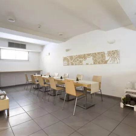 Cervetta 5 Hotell Modena